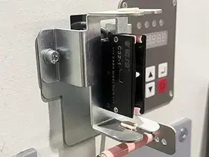 Sistema de monitoreo de tensión en línea
