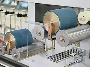 Dispositivo separador de hilo elástico